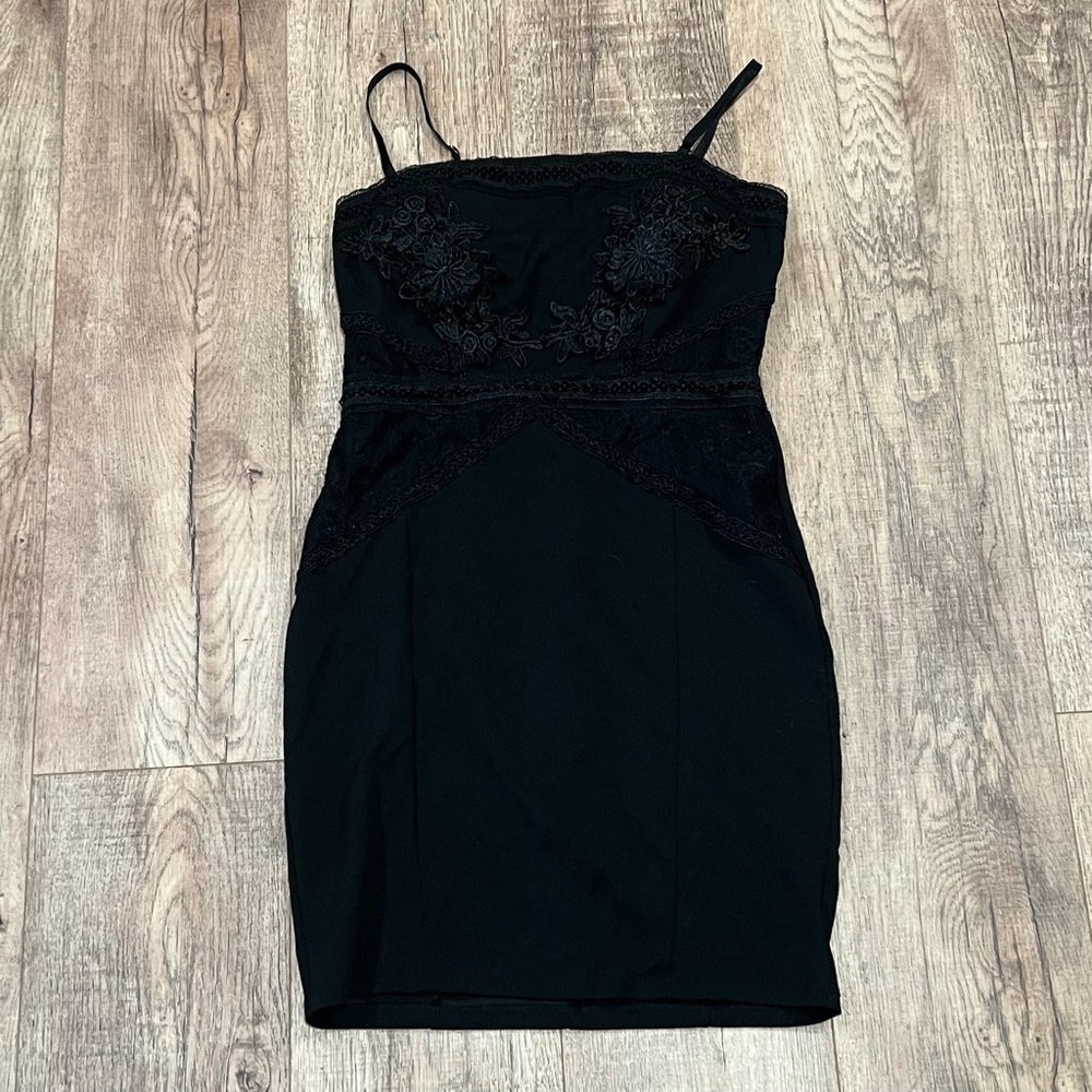 HAUTE MONDE | black lace appliqué mini dress